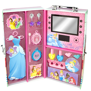 96043 Princess: Игровой набор детской декоративной косметики в чемодане с подсветкой